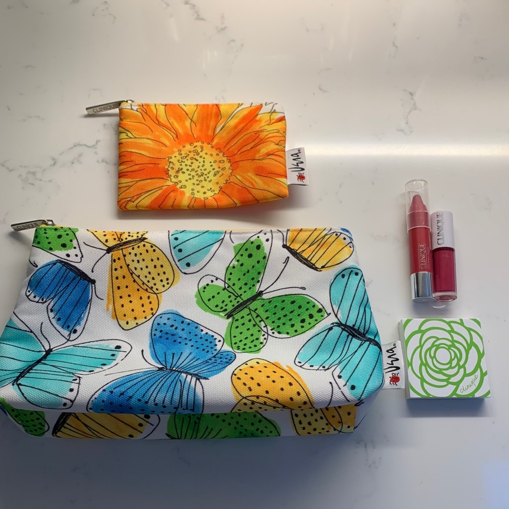 Clinique makeup bags, lipstick, gloss, blush 🌸🦋